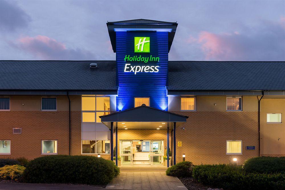 Holiday Inn Express Braintree, An Ihg Hotel Exterior photo